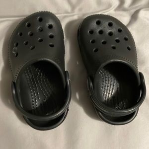 Black toddler size 5 crocs